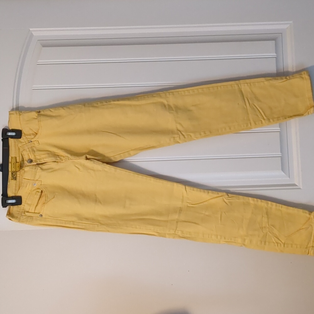 Ladies U-51 authentic denim gold jeans. Size 7/8